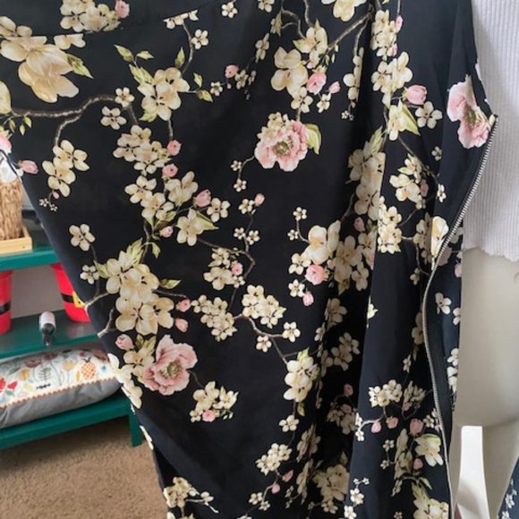 Torrid Floral Kimono Zipper Jkt - Picture 4 of 5